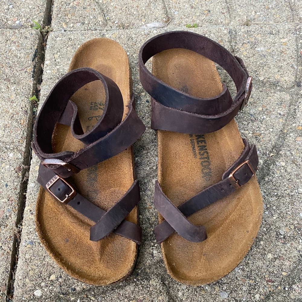Size 37 (6 - 6.5 womens) Birkenstocks leather yara sandals toe strap like new
